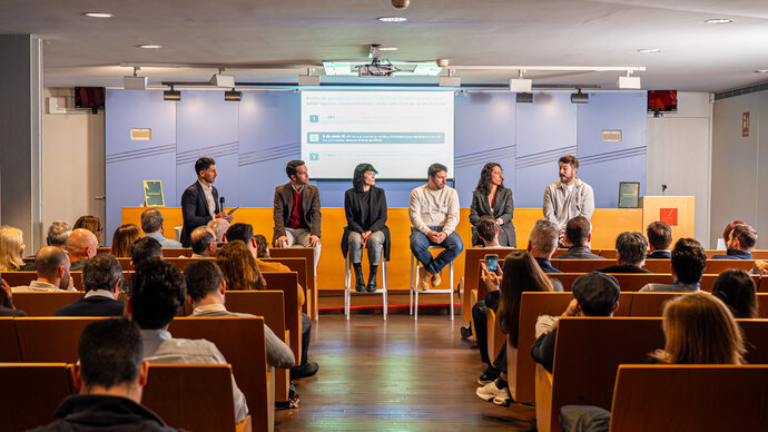 mesa redonda ambassadors