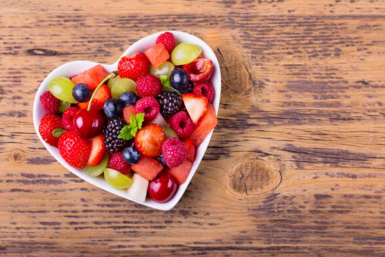 dessert-salade-de-fruits-rouges-coeur-fete-des-meres-restaurant